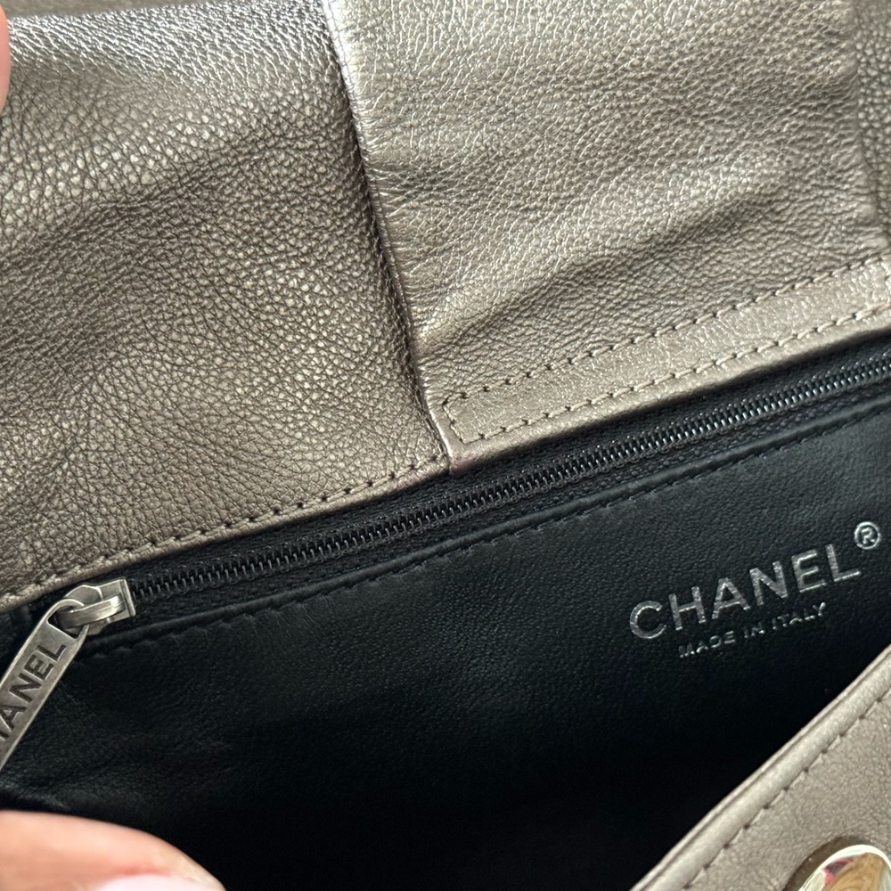 Chanel 💯 % Authentic Handbag - Picture 8 of 16
